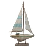 Holz-Segelboot mit Anker